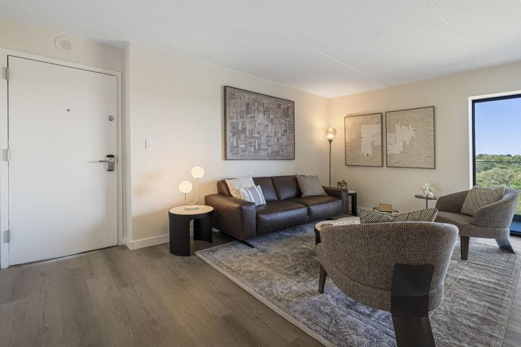 2 bedroom, 2 bathroom, 1,120 sq ft condominium under contract at 2460 Peachtree Road 1413, Atlanta, GA 30305 — photo 5