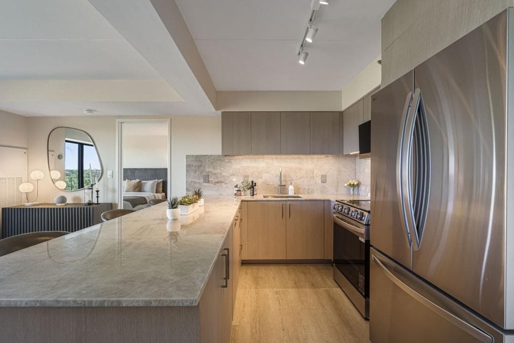 2 bedroom, 2 bathroom, 1,120 sq ft condominium under contract at 2460 Peachtree Road 1413, Atlanta, GA 30305 — photo 8