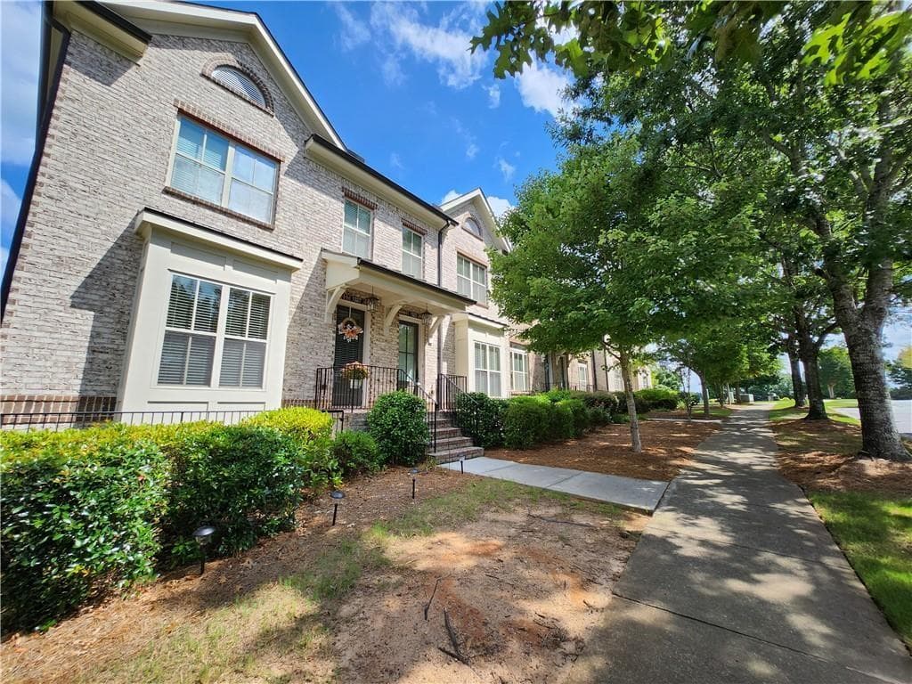 3 bedroom, 4 bathroom, 2,088 sq ft townhouse for rent at 1323 Faircrest Way, Suwanee, GA 30024 for $2,700 a month — photo 1 of 17