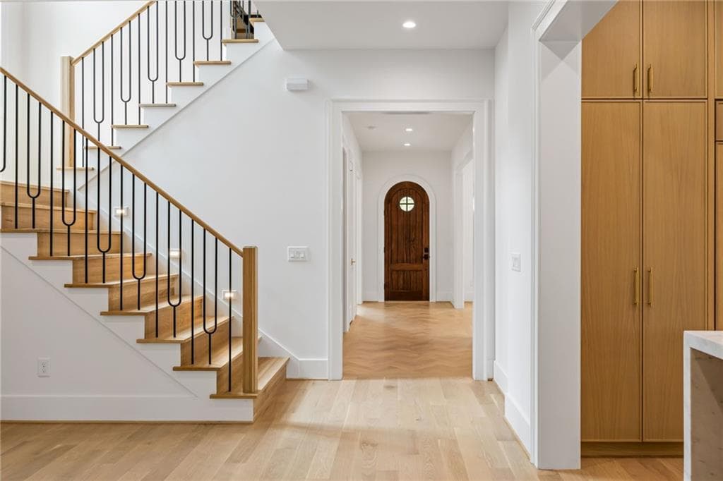 5 bedroom, 6 bathroom, 5,130 sq ft single family residence for sale at 1026 Rosedale Road, Atlanta, GA 30306 — photo 3
