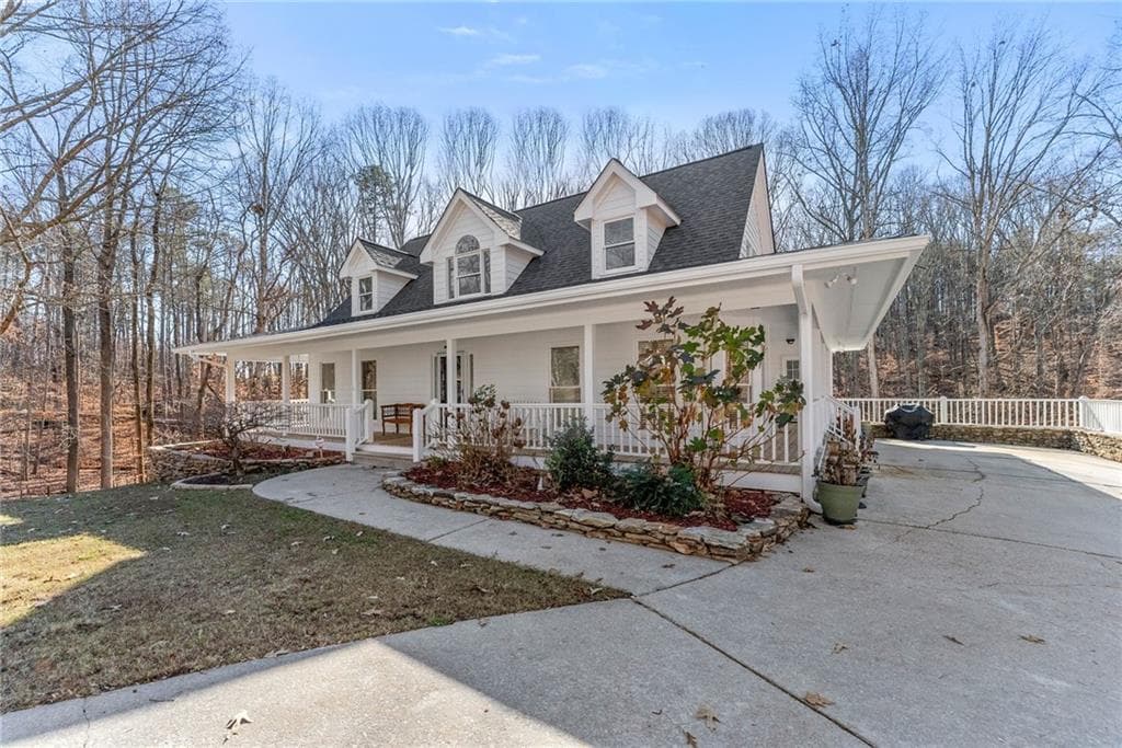 4 bedroom, 4 bathroom, 2,566 sq ft single family residence sold at 3523 Lighthouse Lane, Gainesville, GA 30504