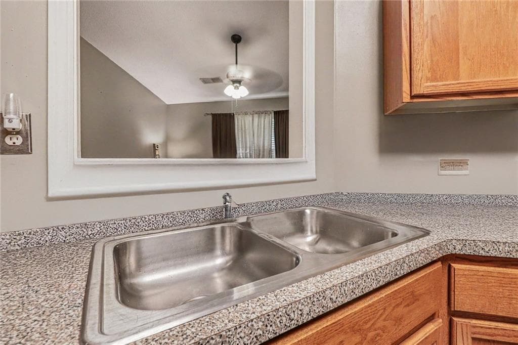 3 bedroom, 2 bathroom, 1,115 sq ft single family residence for sale at 341 Thorn Thicket Drive, Rockmart, GA 30153 — photo 7