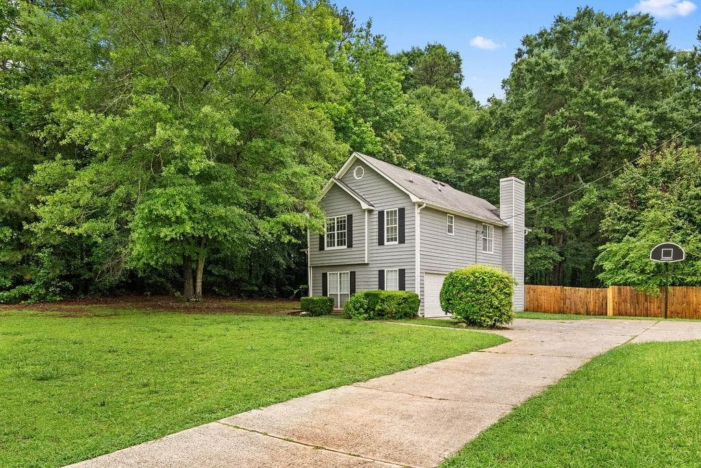 3 bedroom, 3 bathroom, 1,618 sq ft single family residence for sale at 118 Black Oak Court, Stockbridge, GA 30281 — photo 3