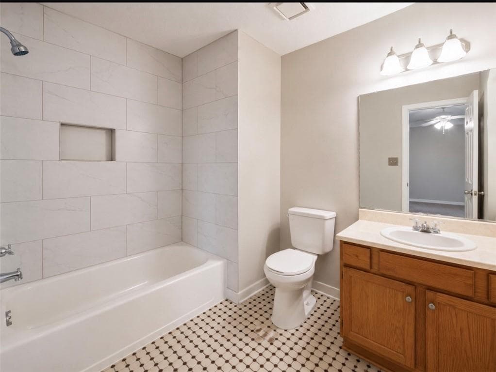 2 bedroom, 3 bathroom, 1,242 sq ft townhouse for rent at 2390 Newport Landing, Alpharetta, GA 30009 for $1,900 a month — photo 8