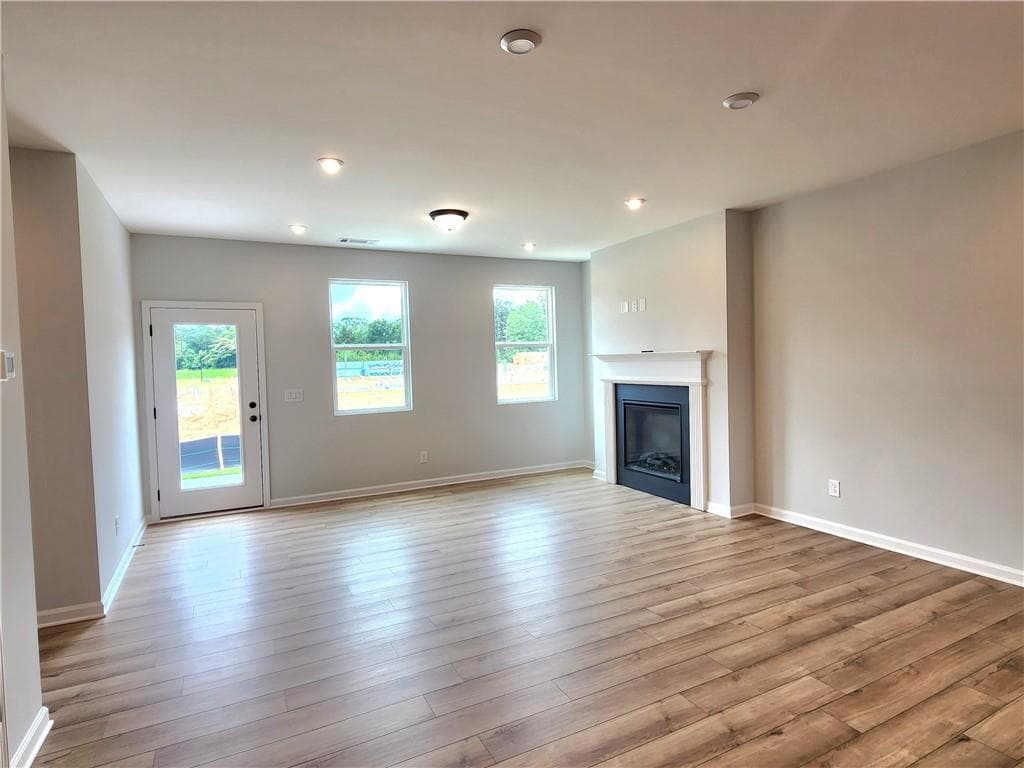 3 bedroom, 3 bathroom townhouse for rent at 848 Leraes Way, Loganville, GA 30052 for $2,400 a month — photo 4