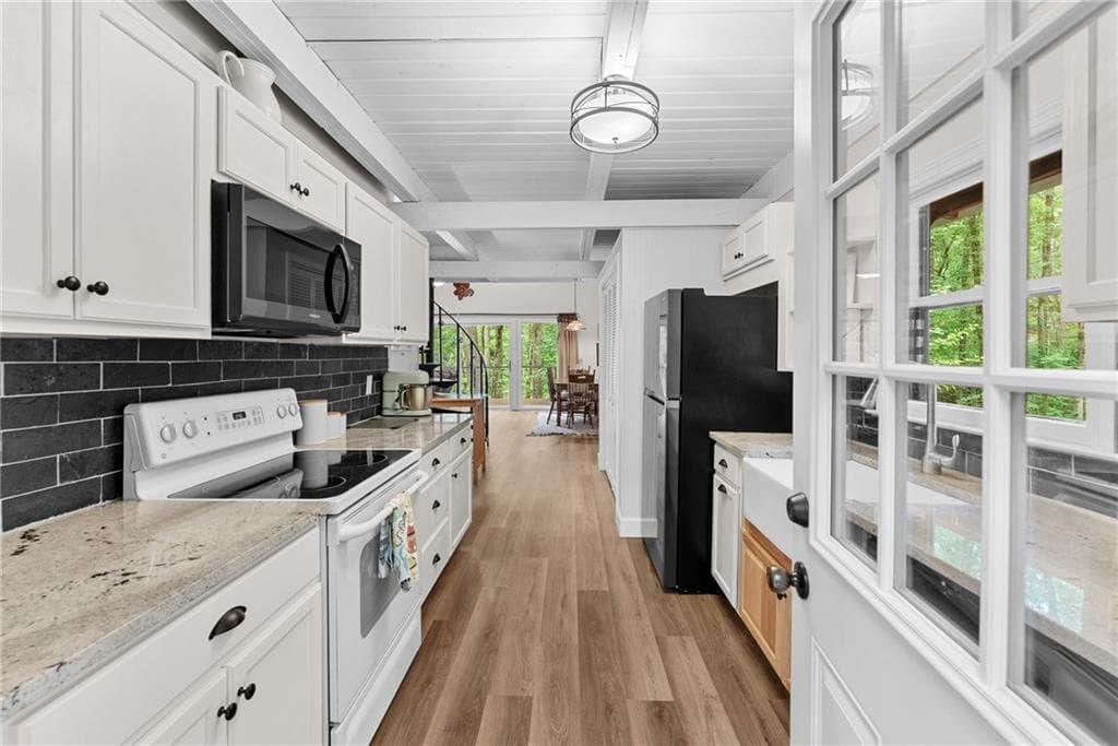 2 bedroom, 2 bathroom, 1,300 sq ft single family residence for sale at 1130 Alpine Drive, Sautee Nacoochee, GA 30571 — photo 5