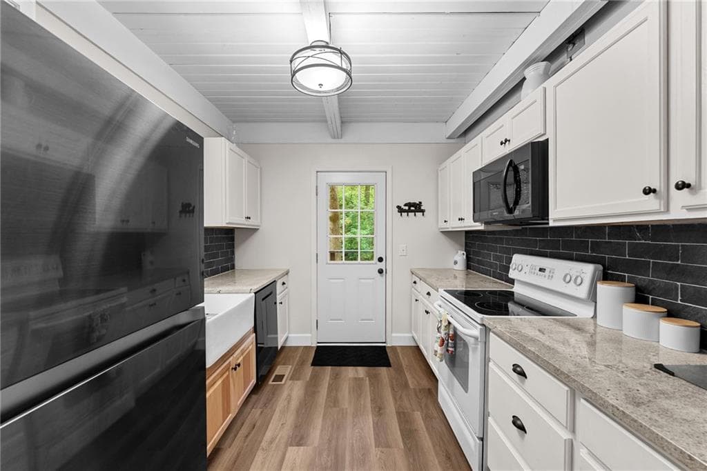 2 bedroom, 2 bathroom, 1,300 sq ft single family residence for sale at 1130 Alpine Drive, Sautee Nacoochee, GA 30571 — photo 6