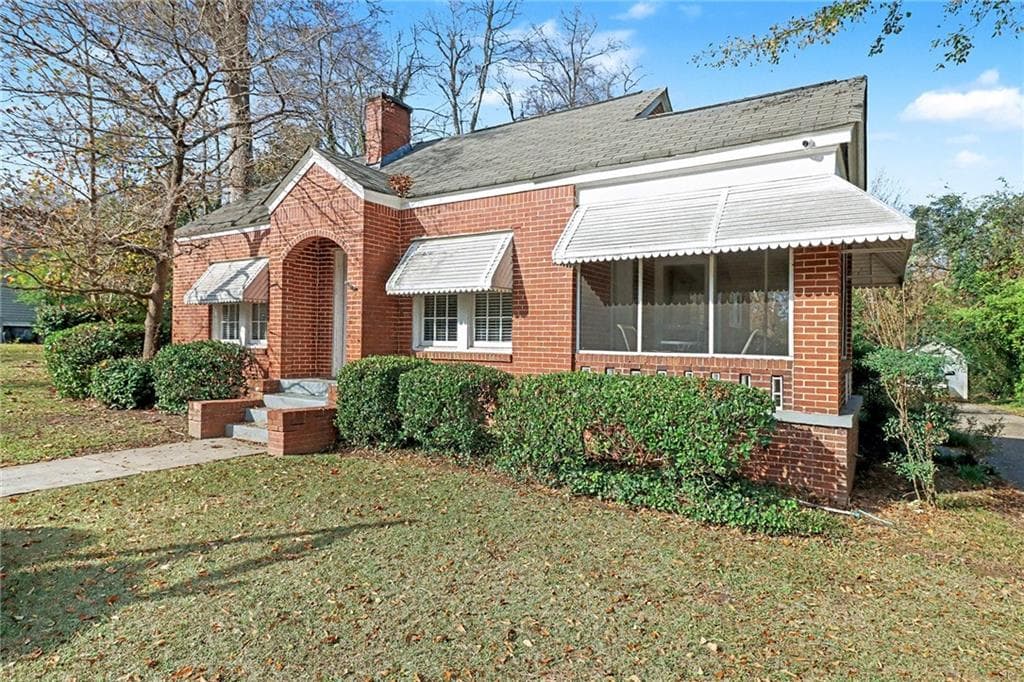 2 bedroom, 1 bathroom, 1,308 sq ft single family residence for sale at 109 Stockbridge Road, Jonesboro, GA 30236