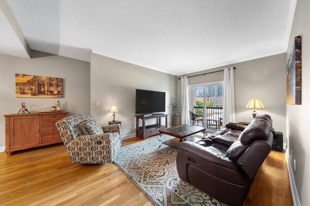 2 bedroom, 2 bathroom, 1,119 sq ft condominium sold at 1074 Peachtree Walk B401, Atlanta, GA 30309