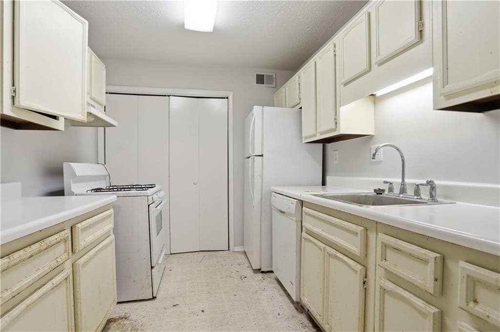 2 bedroom, 2 bathroom, 1,102 sq ft condominium for sale at 1201 Vicksburg Place, Atlanta, GA 30350 — photo 8