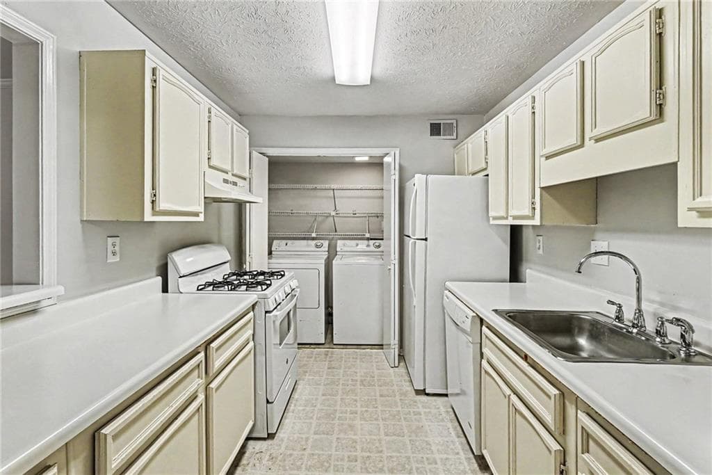 2 bedroom, 2 bathroom, 1,102 sq ft condominium for sale at 1201 Vicksburg Place, Atlanta, GA 30350 — photo 10