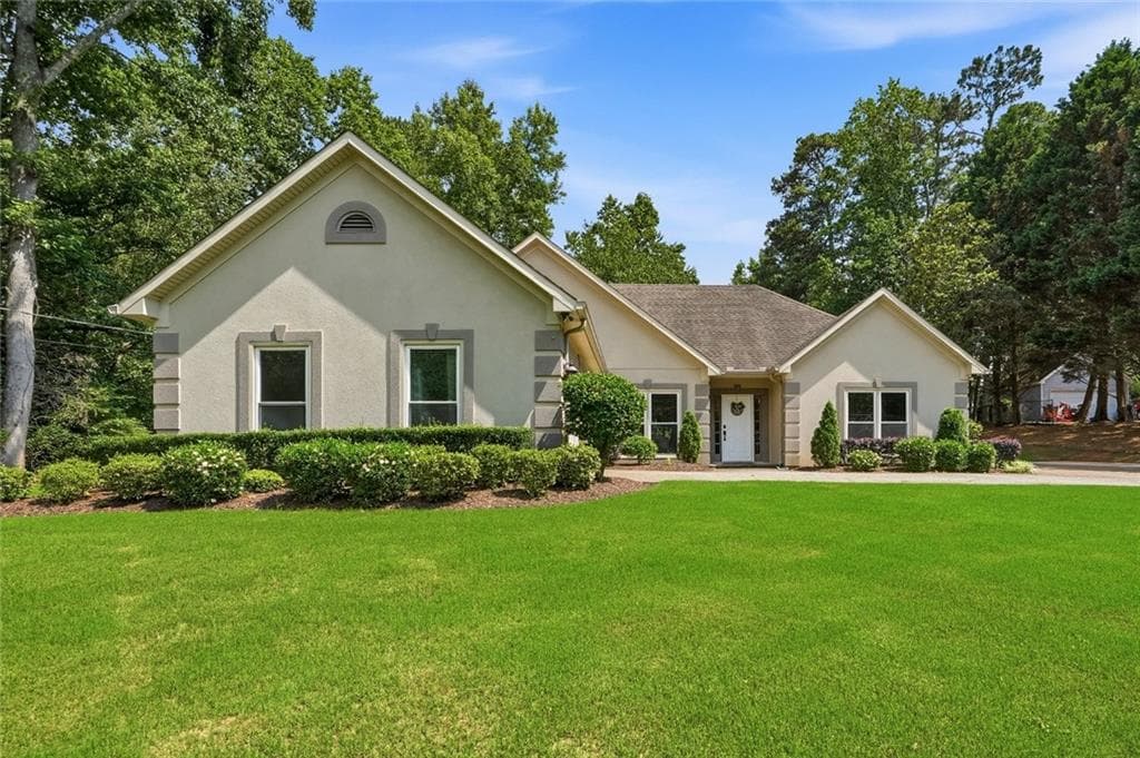 3 bedroom, 2 bathroom, 1,938 sq ft single family residence for sale at 5804 County Court, Buford, GA 30518 — photo 2