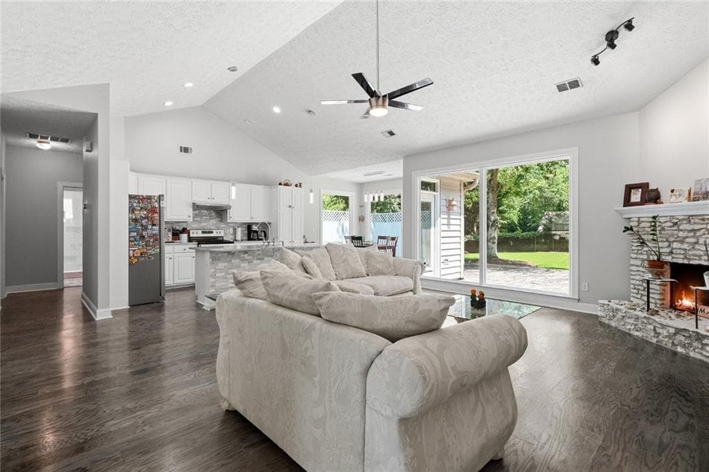 3 bedroom, 2 bathroom, 1,938 sq ft single family residence for sale at 5804 County Court, Buford, GA 30518 — photo 9