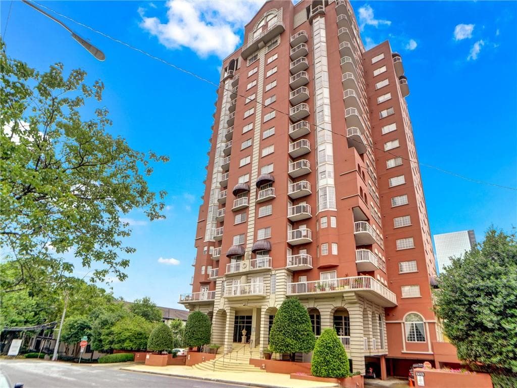 2 bedroom, 2 bathroom, 1,680 sq ft condominium for sale at 3435 Kingsboro Road 1601, Atlanta, GA 30326 — photo 2