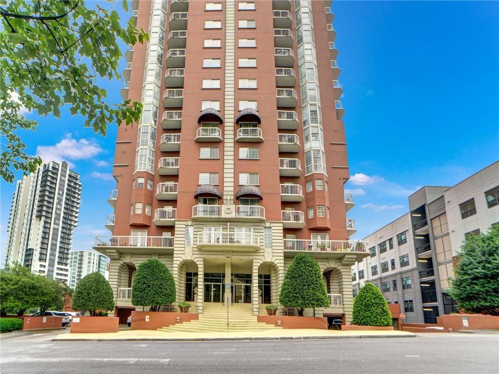 2 bedroom, 2 bathroom, 1,680 sq ft condominium for sale at 3435 Kingsboro Road 1601, Atlanta, GA 30326 — photo 3