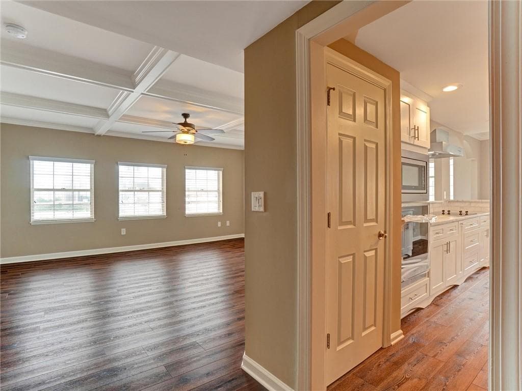 2 bedroom, 2 bathroom, 1,680 sq ft condominium for sale at 3435 Kingsboro Road 1601, Atlanta, GA 30326 — photo 4