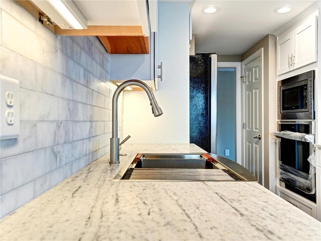 2 bedroom, 2 bathroom, 1,680 sq ft condominium for sale at 3435 Kingsboro Road 1601, Atlanta, GA 30326 — photo 7