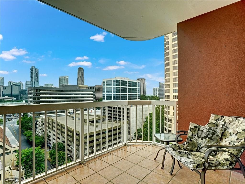 2 bedroom, 2 bathroom, 1,680 sq ft condominium for sale at 3435 Kingsboro Road 1601, Atlanta, GA 30326 — photo 1 of 54