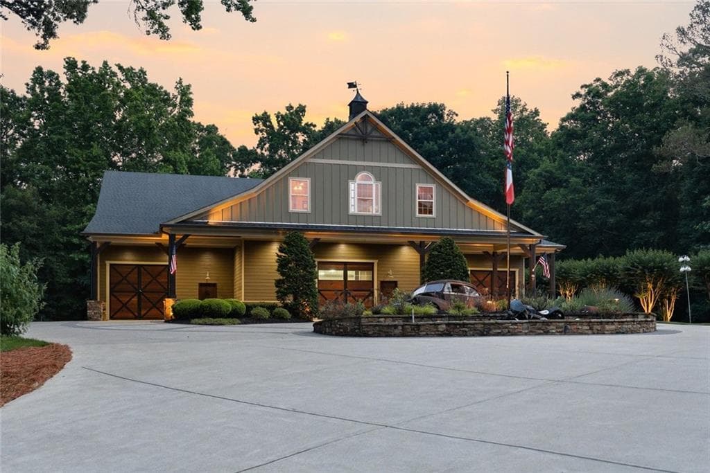 6 bedroom, 8 bathroom, 13,672 sq ft single family residence for sale at 5135 Howard Road, Cumming, GA 30040 — photo 4