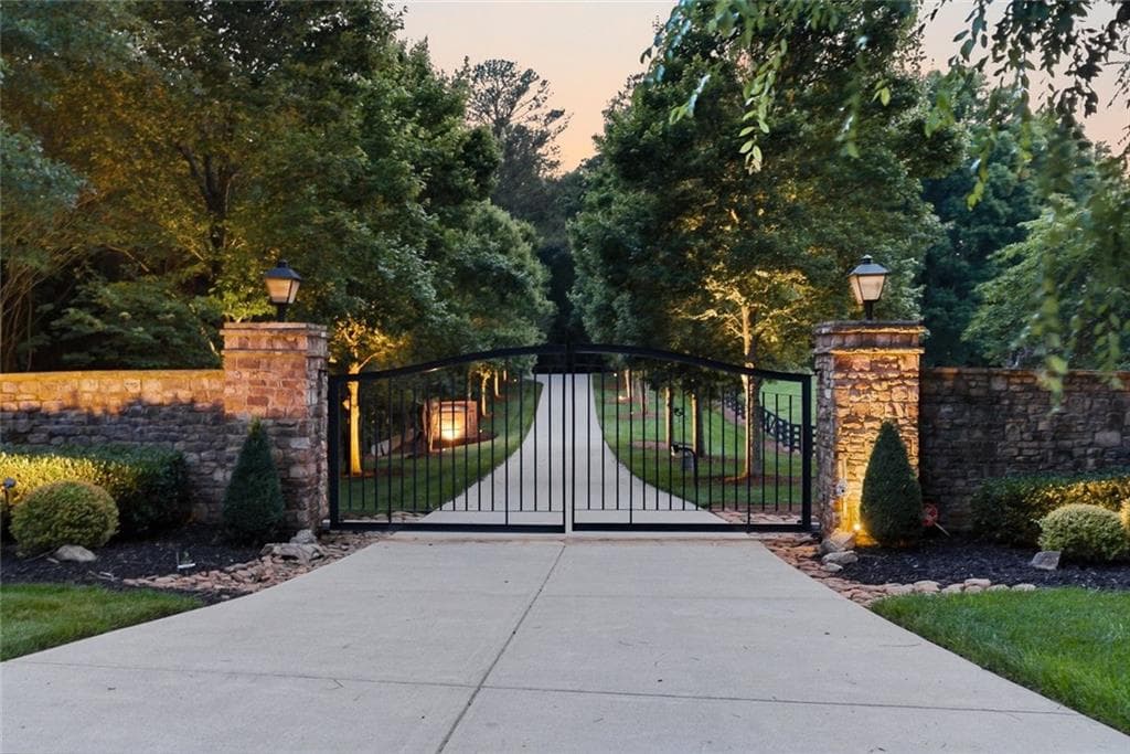 6 bedroom, 8 bathroom, 13,672 sq ft single family residence for sale at 5135 Howard Road, Cumming, GA 30040 — photo 5