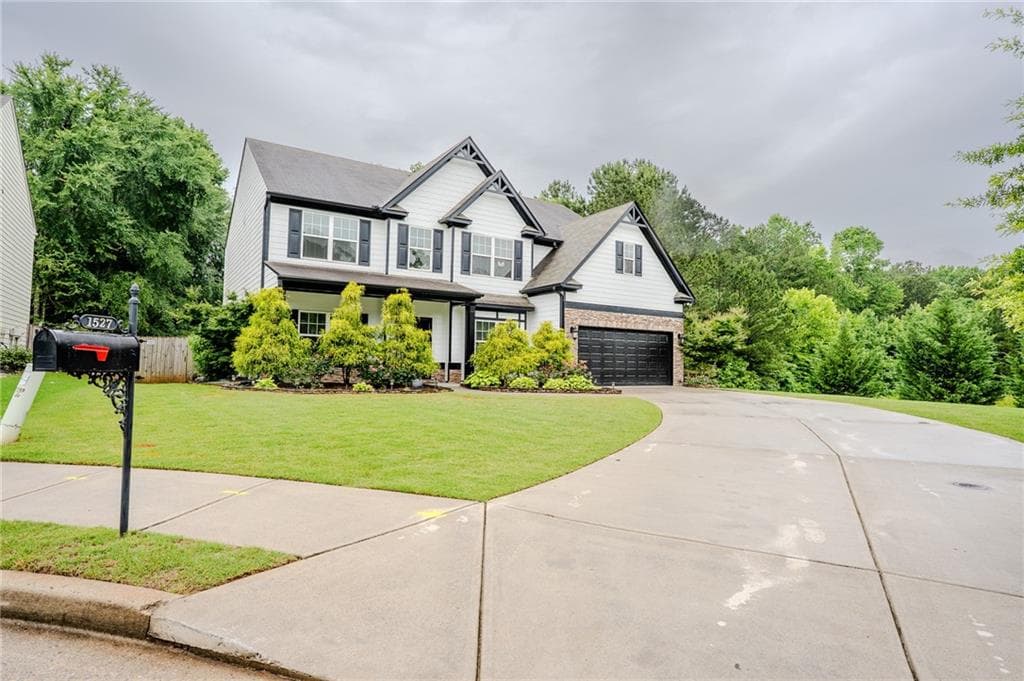 6 bedroom, 4 bathroom, 3,590 sq ft single family residence for sale at 1527 Washington Rose Avenue, Hoschton, GA 30548 — photo 3