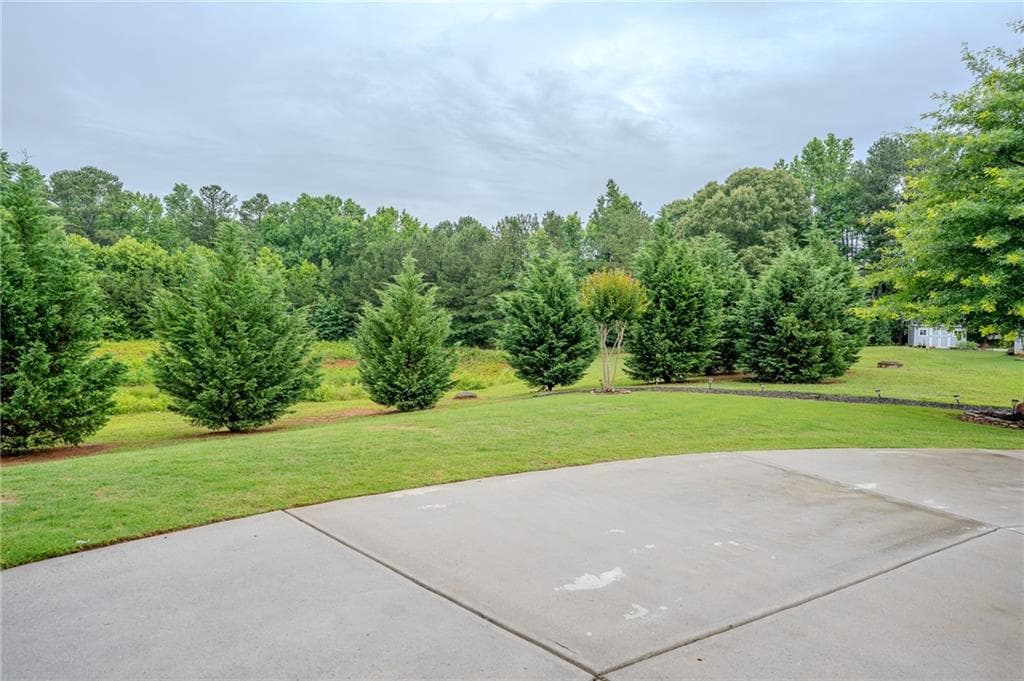 6 bedroom, 4 bathroom, 3,590 sq ft single family residence for sale at 1527 Washington Rose Avenue, Hoschton, GA 30548 — photo 5