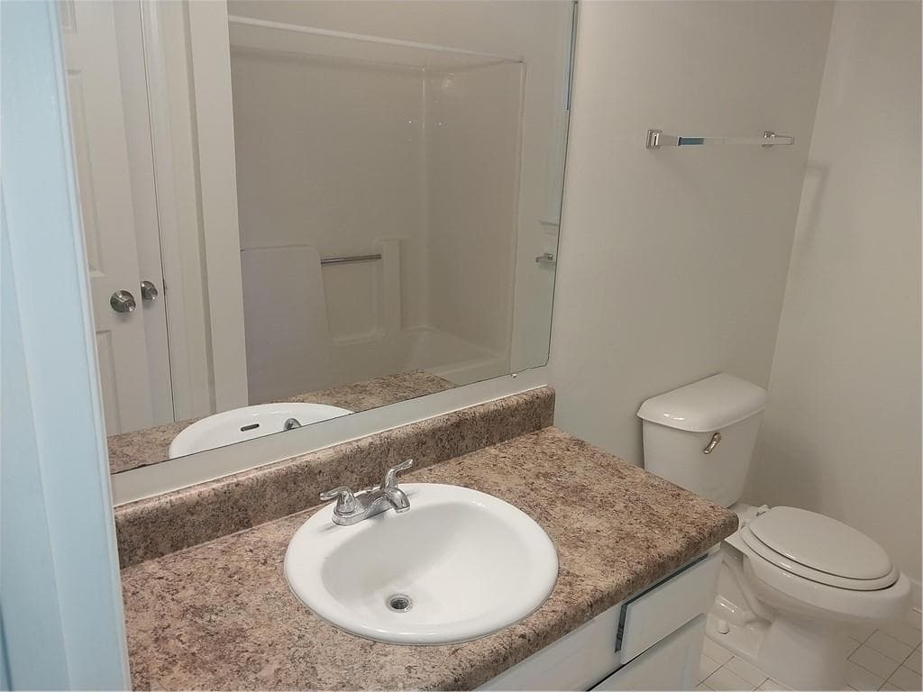 4 bedroom, 3 bathroom, 1,888 sq ft single family residence under contract at 15 Lakeview Lane, Stockbridge, GA 30281 — photo 6