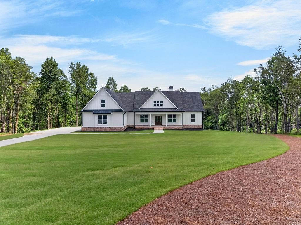 4 bedroom, 4 bathroom, 5,627 sq ft single family residence for sale at 924 Browning Road, Fairmount, GA 30139 — photo 4
