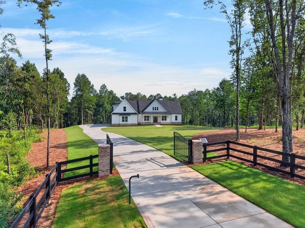 4 bedroom, 4 bathroom, 5,627 sq ft single family residence for sale at 924 Browning Road, Fairmount, GA 30139