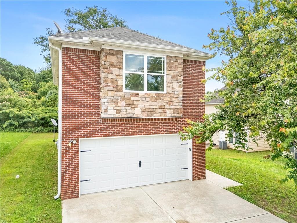4 bedroom, 3 bathroom, 1,912 sq ft single family residence for sale at 7268 Loblolly Lane, Morrow, GA 30260