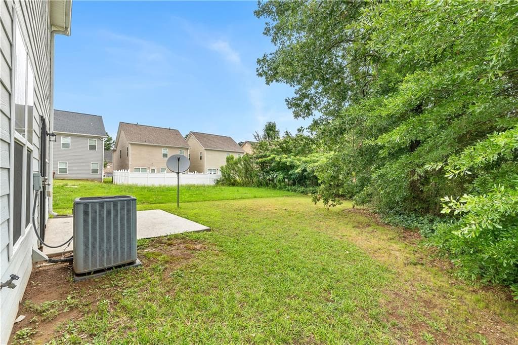 4 bedroom, 3 bathroom, 1,912 sq ft single family residence for sale at 7268 Loblolly Lane, Morrow, GA 30260 — photo 4