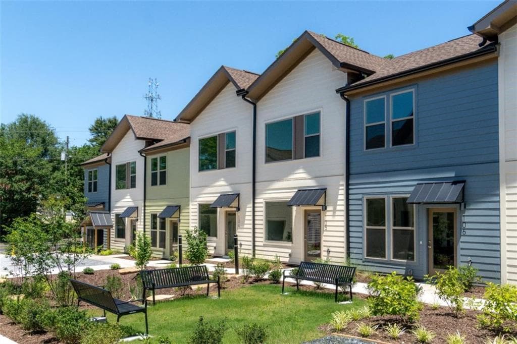 1 bedroom, 1 bathroom, 640 sq ft condominium under contract at 1070 Dill Avenue 103, Atlanta, GA 30310