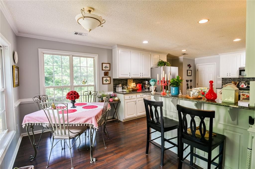 4 bedroom, 3 bathroom, 2,426 sq ft single family residence for sale at 385 Glynnshire Court, Covington, GA 30016 — photo 8