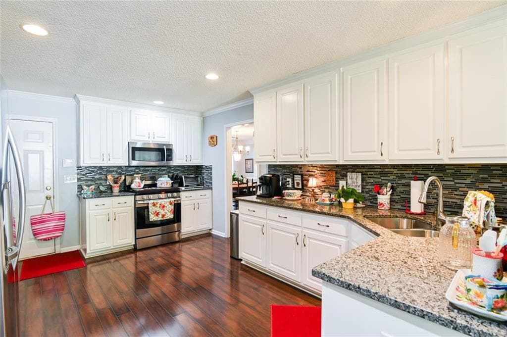4 bedroom, 3 bathroom, 2,426 sq ft single family residence for sale at 385 Glynnshire Court, Covington, GA 30016 — photo 10
