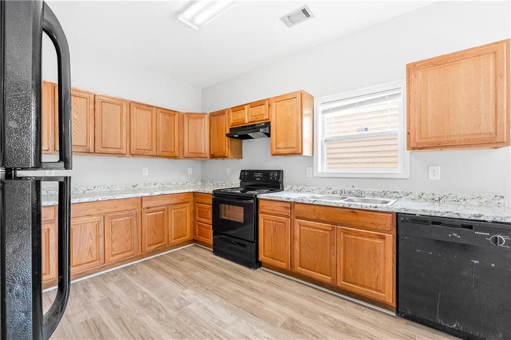 4 bedroom, 3 bathroom, 1,912 sq ft single family residence for sale at 7268 Loblolly Lane, Morrow, GA 30260 — photo 9