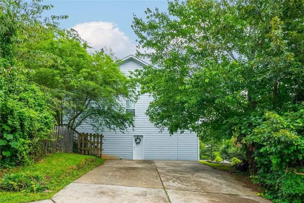 4 bedroom, 4 bathroom, 2,718 sq ft single family residence under contract at 2195 Pinetree Drive, Cumming, GA 30041 — photo 3
