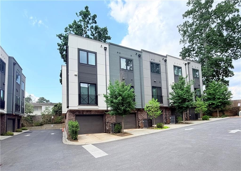 2 bedroom, 3 bathroom, 1,532 sq ft townhouse under contract at 2199 Lenox Road 14, Atlanta, GA 30324