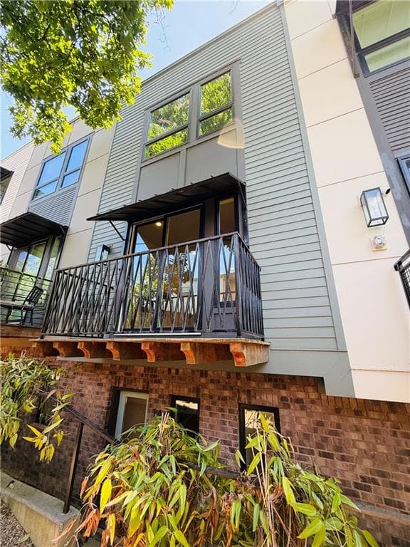2 bedroom, 3 bathroom, 1,532 sq ft townhouse under contract at 2199 Lenox Road 14, Atlanta, GA 30324 — photo 3