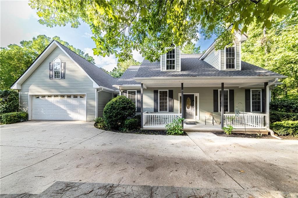 5 bedroom, 6 bathroom, 4,985 sq ft single family residence for sale at 7822 Beachwood Drive, Murrayville, GA 30564 — photo 2