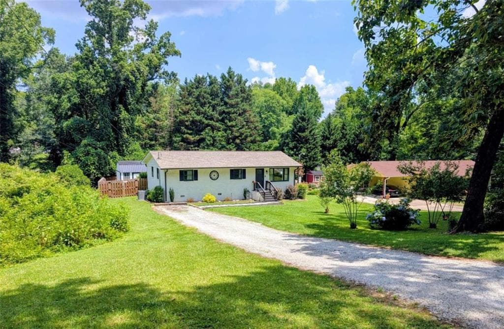 3 bedroom, 2 bathroom, 1,125 sq ft single family residence for sale at 314 Spring Street, Toccoa, GA 30577