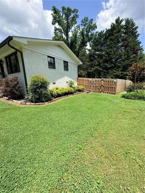 3 bedroom, 2 bathroom, 1,125 sq ft single family residence for sale at 314 Spring Street, Toccoa, GA 30577 — photo 4
