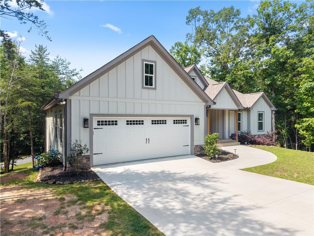 3 bedroom, 2 bathroom, 2,022 sq ft single family residence for sale at 35 Chimney Lane, Cleveland, GA 30528 — photo 3
