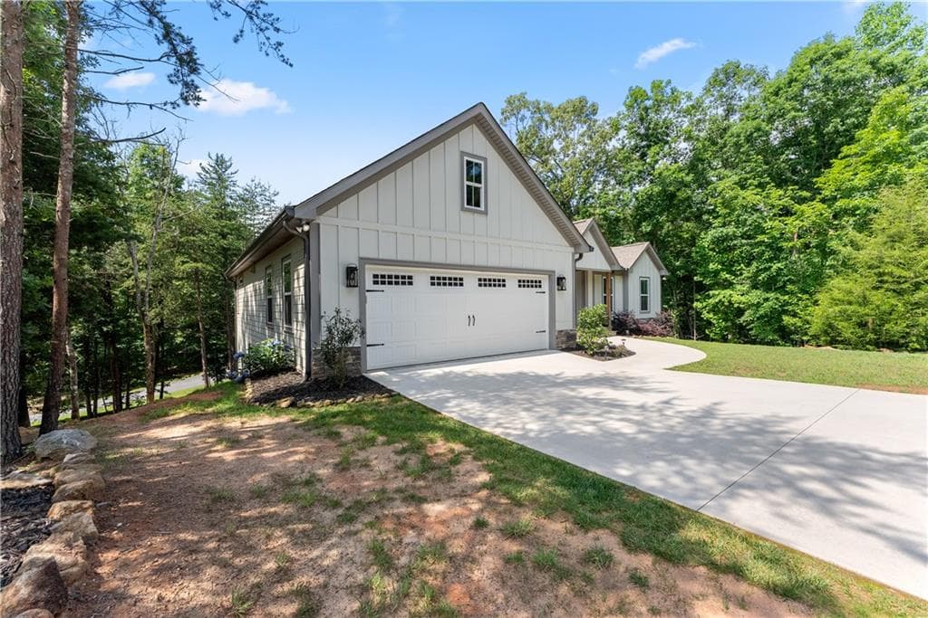 3 bedroom, 2 bathroom, 2,022 sq ft single family residence for sale at 35 Chimney Lane, Cleveland, GA 30528 — photo 5