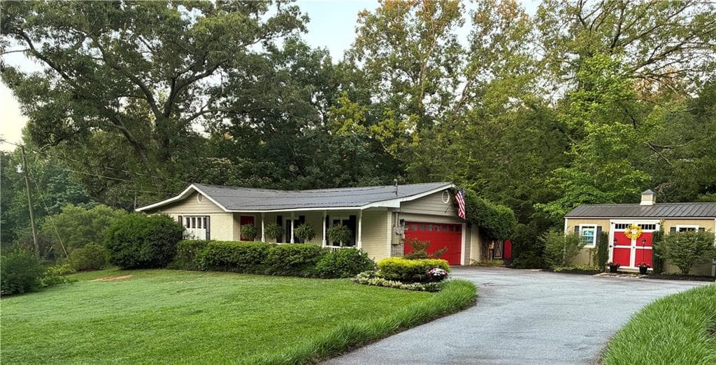 3 bedroom, 2 bathroom, 2,687 sq ft single family residence for sale at 238 Currahee Circle, Toccoa, GA 30577