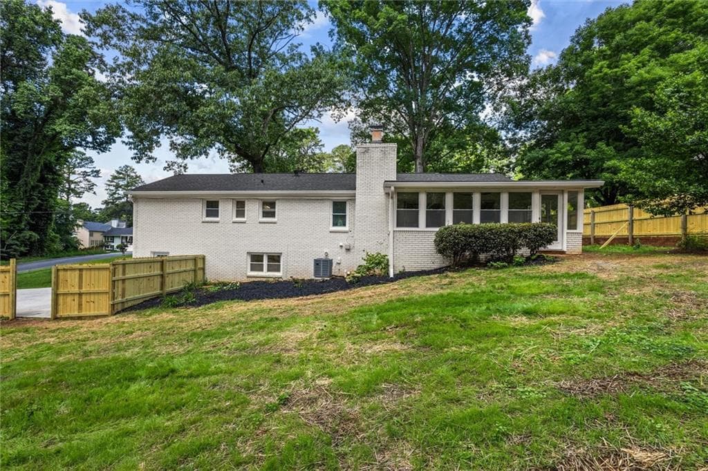 4 bedroom, 3 bathroom, 2,392 sq ft single family residence for sale at 4159 King Valley Drive, Smyrna, GA 30082 — photo 2
