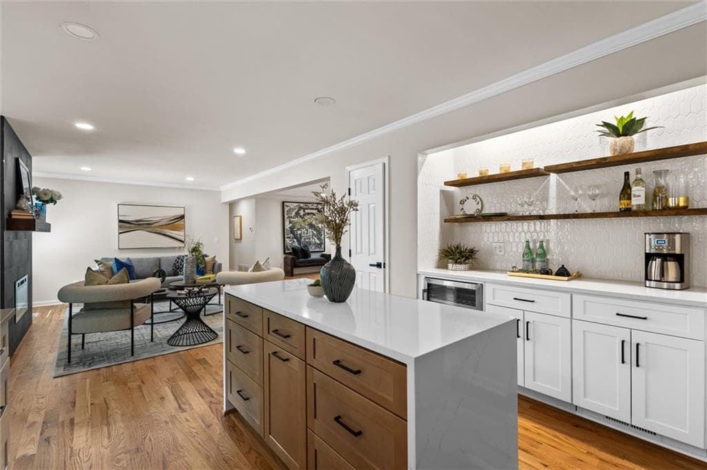 4 bedroom, 3 bathroom, 2,392 sq ft single family residence for sale at 4159 King Valley Drive, Smyrna, GA 30082 — photo 6
