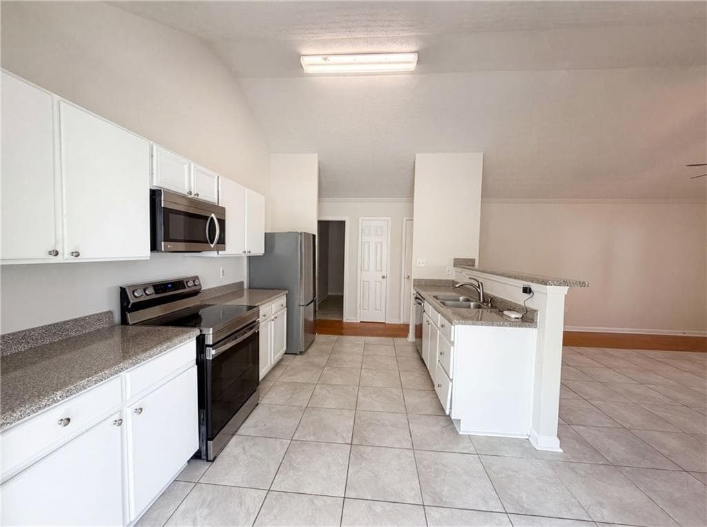 3 bedroom, 2 bathroom, 1,440 sq ft single family residence under contract at 6774 Fairfax Court, Lithonia, GA 30038 — photo 2