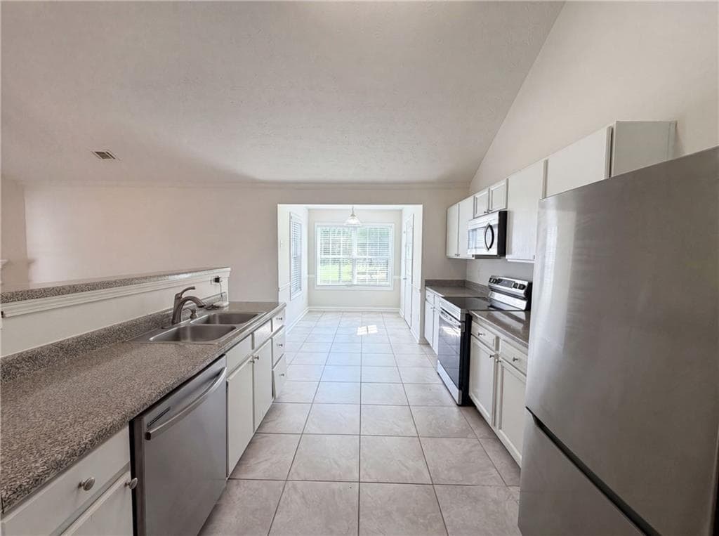 3 bedroom, 2 bathroom, 1,440 sq ft single family residence under contract at 6774 Fairfax Court, Lithonia, GA 30038 — photo 7