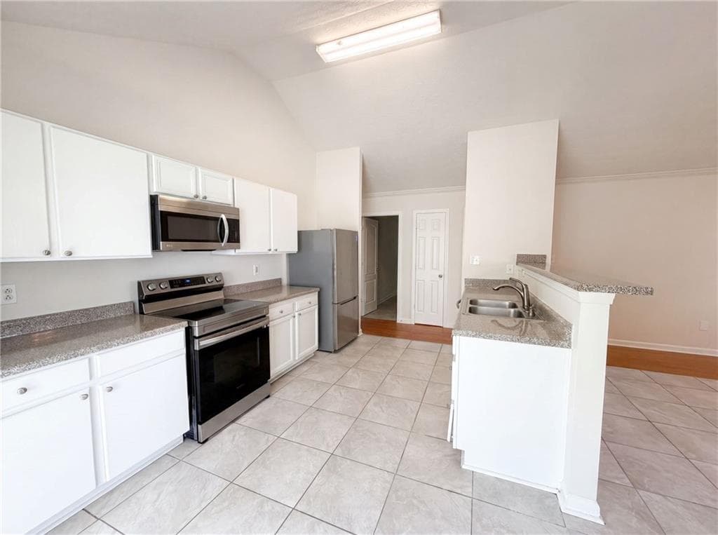 3 bedroom, 2 bathroom, 1,440 sq ft single family residence under contract at 6774 Fairfax Court, Lithonia, GA 30038 — photo 8