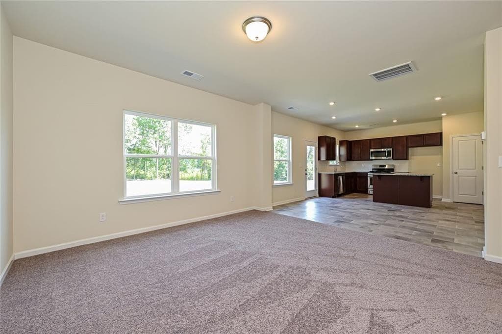 3 bedroom, 3 bathroom, 1,650 sq ft single family residence under contract at 810 Kensington Street, Kingston, GA 30145 — photo 4